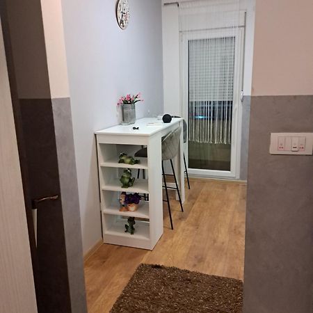 Apartman Sara 2 Belgrado Exterior foto