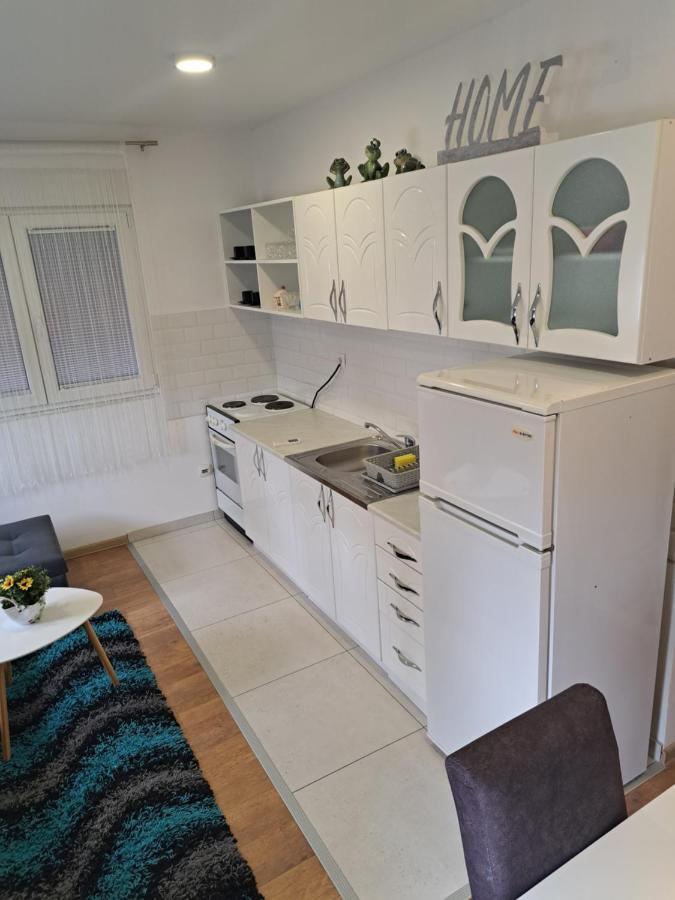 Apartman Sara 2 Belgrado Exterior foto
