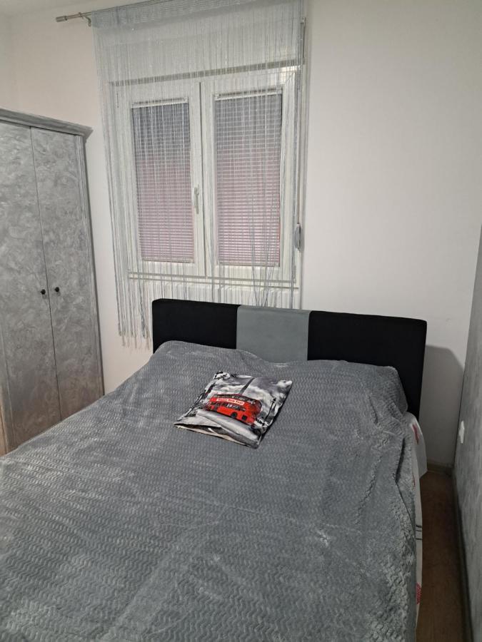 Apartman Sara 2 Belgrado Exterior foto